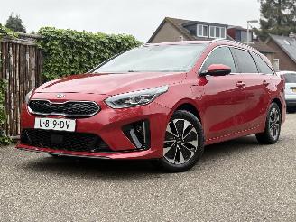 Damaged car Kia Ceed 1.6 GDI PLUG IN HYBRID DynamicPlusLine 119PK AUTOMAAT 2021/5