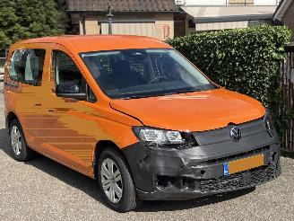 krockskadad bil auto Volkswagen Caddy Combi 1.5 TSI  HYBRIDE AUTOMAAT PLUG-INN 2025/11