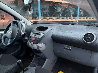 Toyota Aygo 1.0 12V VVT-i Hatchback  Benzine 998cc 50kW (68pk) picture 16