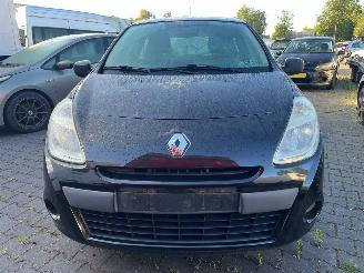 skadebil auto Renault Clio 1.2 16V 65 Hatchback  Benzine 1.149cc 48kW (65pk) 2010/1