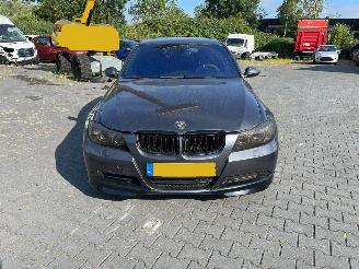 Damaged car BMW 3-serie 320i 16V Sedan 4Dr Benzine 1.995cc 2006/6