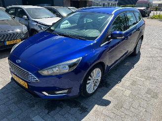 Vaurioauto  passenger cars Ford Focus Wagon 1.0 First Edition 2014/11