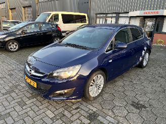Unfallwagen Opel Astra 1.4 Tubo Design Edition 2014/4