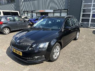 skadebil auto Skoda Octavia 1.0 TSI Greentech Ambition 2019/4