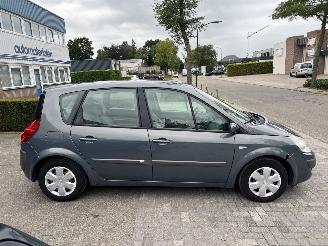 Renault Scenic 1.6-16V Privilège Comfort picture 8
