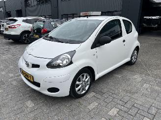 krockskadad bil auto Toyota Aygo 1.0  NOW 3-drs 2011/9