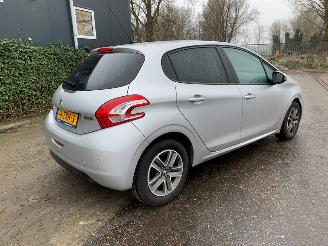 Peugeot 208 1.2 Vti 12V PureTech 82 Hatchback  Benzine 1.199cc 60kW (82pk) FWD 2012-03/2019-12 (CAHMZ; CCHMZ) EB2F; HMZ picture 5