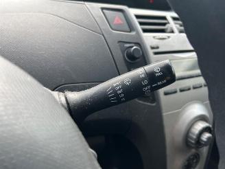 Toyota Yaris Yaris II (P9), Hatchback, 2005 / 2014 1.0 12V VVT-i picture 35