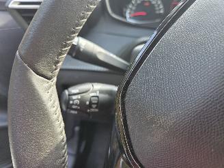 Peugeot 208 1.2 PureTech Active Pack picture 7