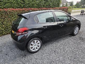 Peugeot 208 1.2 PureTech Active picture 2