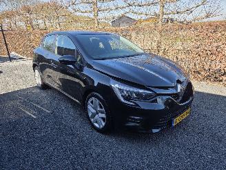 Vaurioauto  passenger cars Renault Clio  2021/3
