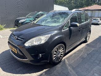Vaurioauto  passenger cars Ford Grand C-Max 1.0 titanium 2013/1