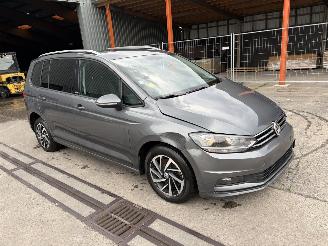 uszkodzony samochody osobowe Volkswagen Touran 1.6 TDI - 16V TURBO 7 SEATS 2018/10
