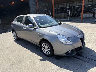 damaged passenger cars Alfa Romeo Giulietta 1.6 JTD - 16V TURBO MULTIJET 2017/10