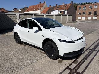 damaged passenger cars Tesla Model Y 5YJY 2 60KWH 2026/2