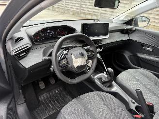 Peugeot 208  picture 3