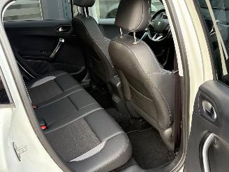 Peugeot 2008 1.2 PureTech Allure | Navi Panoramadak Camera picture 15