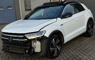 Vaurioauto  passenger cars Volkswagen T-Roc 1.5TSI 3x R-Line Bussines + 2022/5