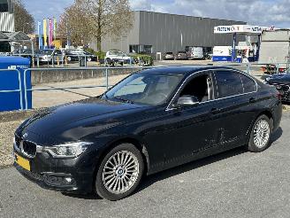 skadebil auto BMW 3-serie 318i Luxury 2016/1