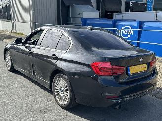 BMW 3-serie 318i Luxury picture 2