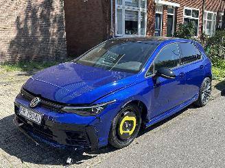 uszkodzony samochody osobowe Volkswagen Golf 2.0TSI R Panorama 2025/11