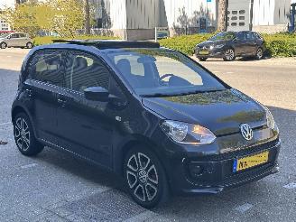 krockskadad bil auto Volkswagen Up! 1.0 Cheer up! Panorama Automaat 2013/1