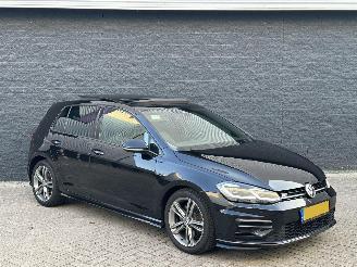 skadebil auto Volkswagen Golf 1.5TSI 3x R-Line 2017/1