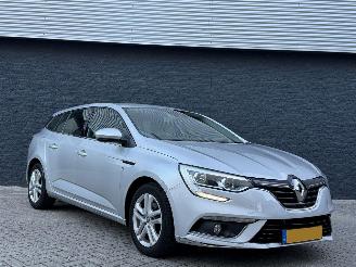 Damaged car Renault Mégane Estate 1.2 TCe Life 2018/3