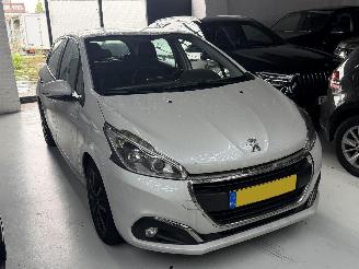 Peugeot 208 1.2 benzine led/navi picture 2