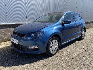 krockskadad bil auto Volkswagen Polo Trendline Navi, Climatronic, Trekhaak af neembaar 2017/8
