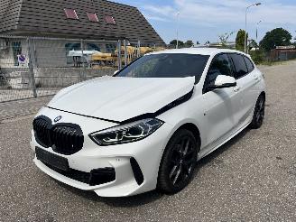Vaurioauto  passenger cars BMW 1-serie 118i M Sport 2023/2