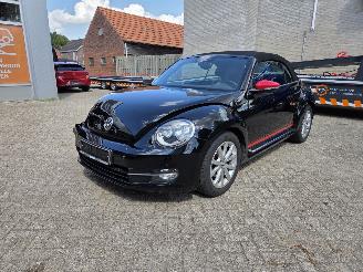 Vaurioauto  passenger cars Volkswagen Beetle 1.2 TSI CLUB 1e EIGENAAR  LICHTE PLAATSCHADE WEL AIRBAGS ER UIT ZEER WEINIG KILOMETERS 62684KM 2015/6