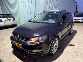 krockskadad bil auto Volkswagen Polo 1.2 TSI Highline Pano Stoelverwarming 2014/9