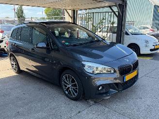 Damaged car BMW 2-serie 220i M PERFORMANCE PANO XENON 7 PERSOONS 2016/11