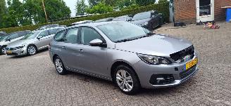 Damaged car Peugeot 308 1.2i 5drs  110pk navi 2021/9