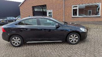 Coche accidentado Volvo S-60 1.6 diesel  navi clima 2012/3