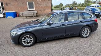 Schadeauto BMW 3-serie 320i  184 pk clima leer 2016/7