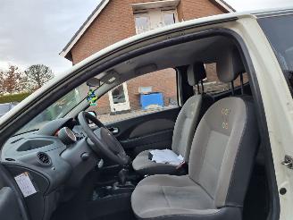 Renault Twingo 1.2i  75pk airco picture 5