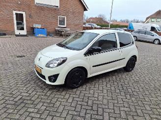 Auto incidentate Renault Twingo 1.2i  75pk airco 2011/10