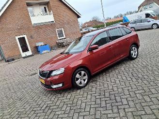 damaged passenger cars Skoda Rapid 1.2 tsi  joy  90pk pano navi clima 2017/3