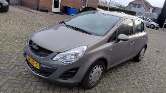 uszkodzony samochody osobowe Opel Corsa 1.2i automaat   5drs airco 2011/5