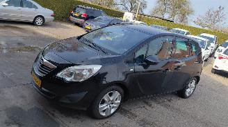 krockskadad bil auto Opel Meriva 1.4i   88kw    airco 2011/5