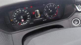 Land Rover Range Rover Velar 2.0i  300pk  awd   navi picture 4