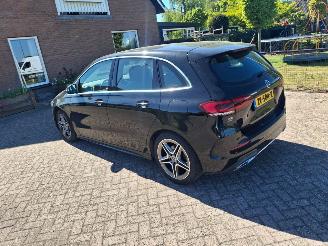 Mercedes B-klasse 180d  116pk navi clima amg uitvoering picture 13