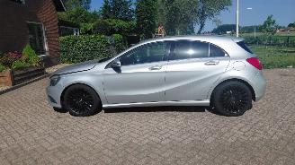 Schadeauto Mercedes A-klasse 180  navi  clima  1.6i 122pk 2014/5