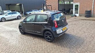 Schadeauto Volkswagen Up! cross up  1.0i  75pk 5drs airco 2014/1