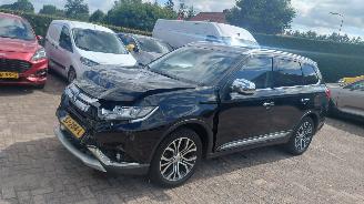 Voiture accidenté Mitsubishi Outlander 2.0 i  150pk automaat    navi clima 2018/4