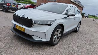 uszkodzony samochody osobowe Skoda Enyaq 204pk   clima navi    80kw accu 2022/2