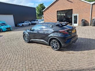 skadebil auto Toyota CH-R 1.8 hybrid 98pk navi clima leer 2019/1