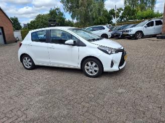 uszkodzony samochody osobowe Toyota Yaris 1.5 hybrid navi  clima 2016/6